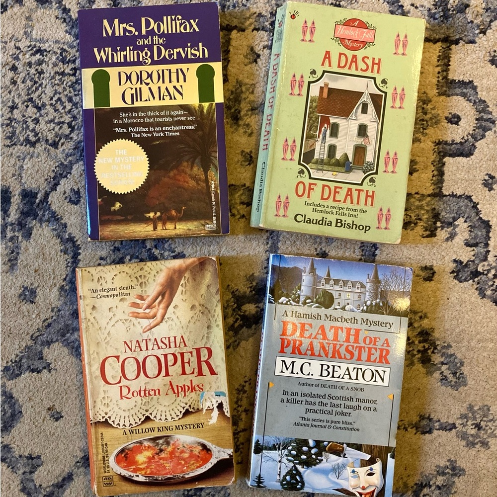 🐪Bundle of 4 Vintage Mystery Books🩸